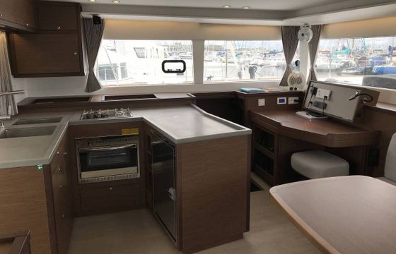 Catamaran LAGOON 450S  22 CLIM/GENE/DESSAL 13.96m