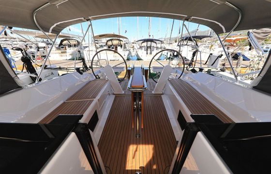 Sailboat HANSE 388 11.4m