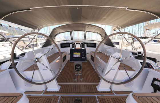 Sailboat HANSE 388 11.4m