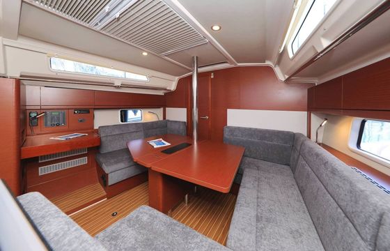 Sailboat HANSE 388 11.4m