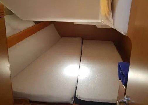 Sailboat Jeanneau Sun Odyssey 42i Performance 12.85m