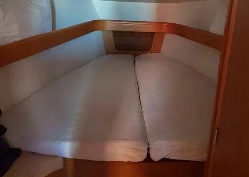 Sailboat Jeanneau Sun Odyssey 42i Performance 12.85m