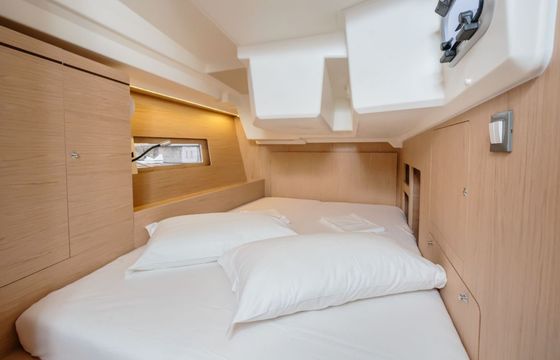 Sailboat BENETEAU OCEANIS 46.1 14.6m