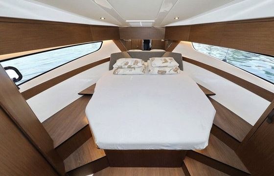 Motorboat Beneteau Antares 11 Fly OB 600hp