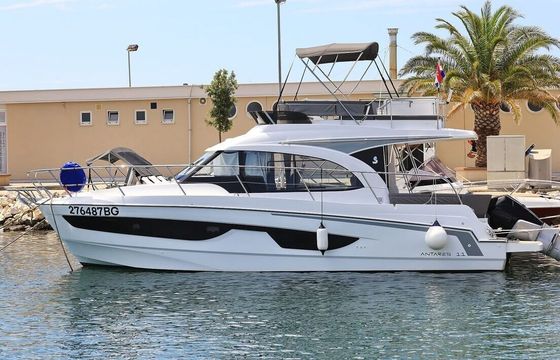 Motorboat Beneteau Antares 11 Fly OB 600hp