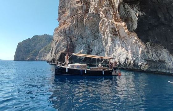 Motorboat Capeador SAURA 40 120hp