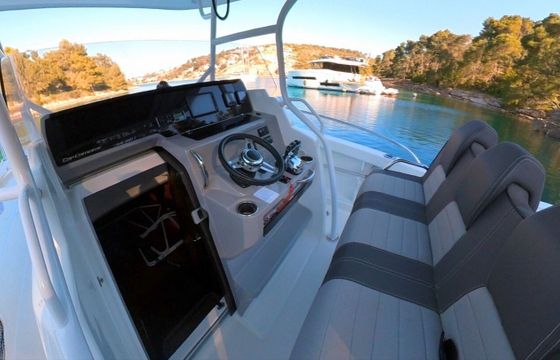 Motorboat Jeanneau CAP CAMARAT 9.0 CC 500hp