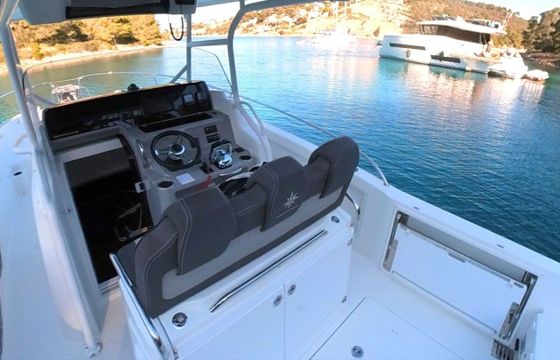 Motorboat Jeanneau CAP CAMARAT 9.0 CC 500hp