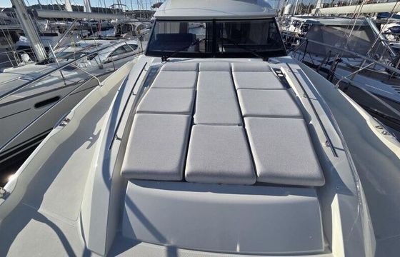 Motorboat Prestige 520 Fly 960hp