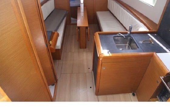 Sailboat JEANNEAU SUN ODYSSEY 349 10.34m