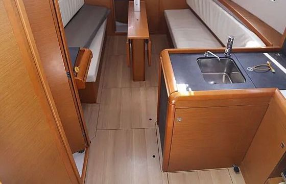 Sailboat JEANNEAU SUN ODYSSEY 349 10.34m