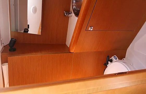 Sailboat JEANNEAU SUN ODYSSEY 349 10.34m