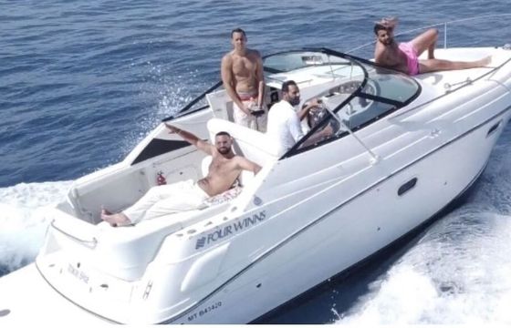 Motorboat Four Winns 258 vista 270hp