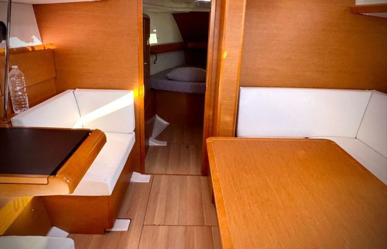 Sailboat Jeanneau Sun Odyssey 419 12.76m