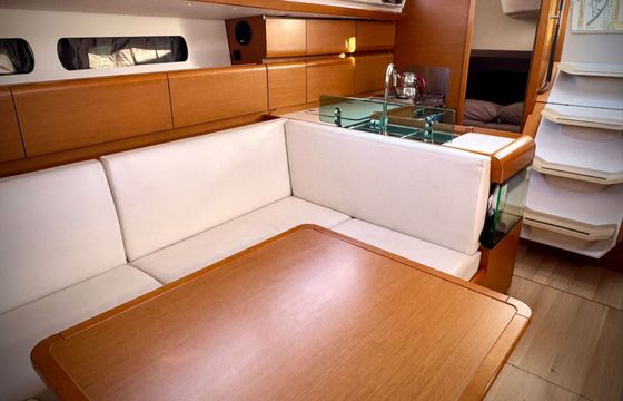 Sailboat Jeanneau Sun Odyssey 419 12.76m
