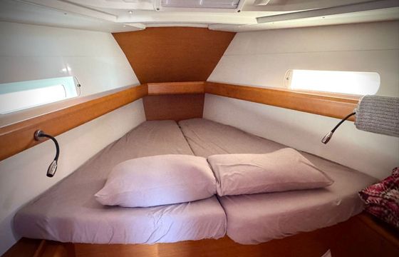 Sailboat Jeanneau Sun Odyssey 419 12.76m