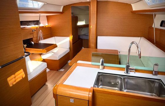 Sailboat Jeanneau Sun Odyssey 419 12.76m