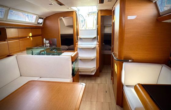 Sailboat Jeanneau Sun Odyssey 419 12.76m
