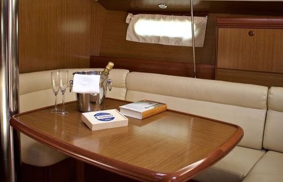 Sailboat Jeanneau Sun Odyssey 39i 11.62m