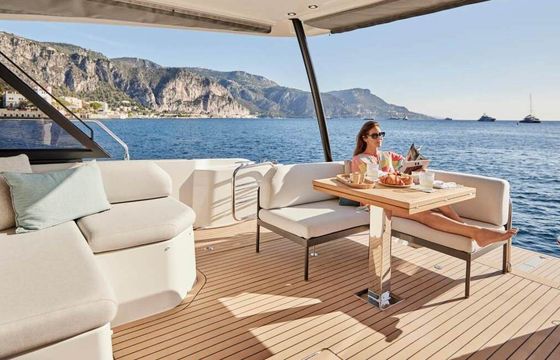 Motorboat Prestige M-48 620hp