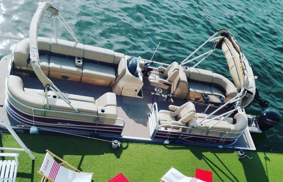 Motorboat Sun Tracker Party Barge 24DLX 100hp