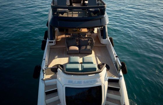 Motor yacht Explorer Yacht 62 Fly 1200hp