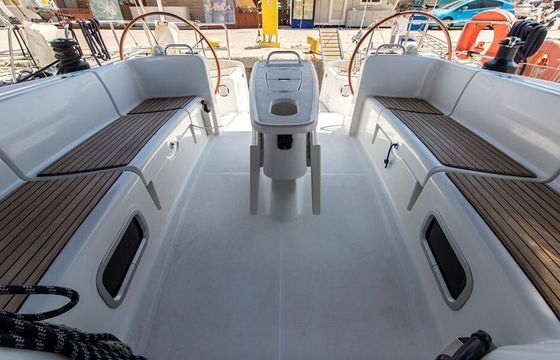 Sailboat BENETEAU CYCLADES 50.5 15.65m