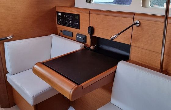 Sailboat Jeanneau Sun Odyssey 449 13.34m