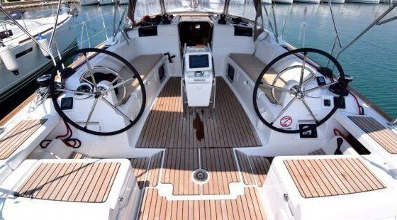 Sailboat Jeanneau Sun Odyssey 449 13.34m