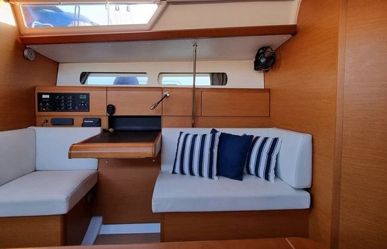 Sailboat Jeanneau Sun Odyssey 449 13.34m