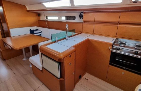Sailboat Jeanneau Sun Odyssey 449 13.34m