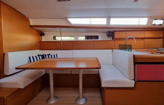 Sailboat Jeanneau Sun Odyssey 449 13.34m