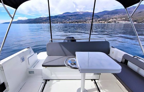 Motorboat Beneteau Antares 8 OB2, Mercury 250 250hp