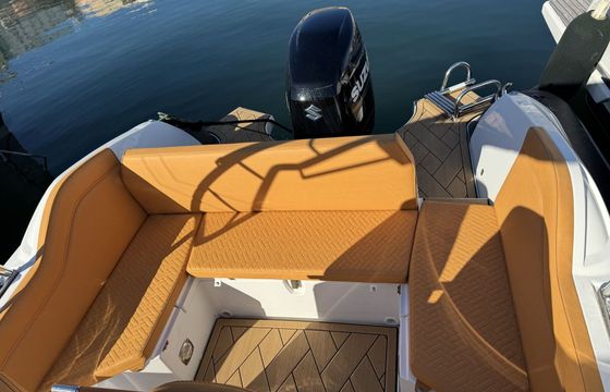 RIB prua al vento thor 8 200hp