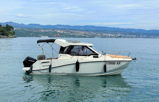 Motorboat Quicksilver 675 Weekend 225hp