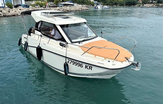 Motorboat Quicksilver 675 Weekend 225hp
