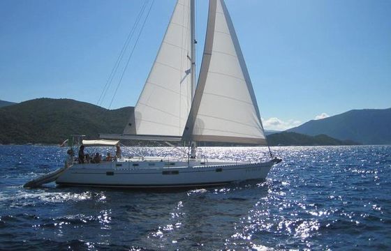 Sailboat Beneteau Oceanis 440 13.6m