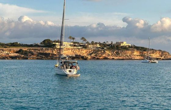 Sailboat Beneteau Oceanis 440 13.6m