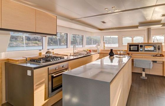 Catamaran Lagoon-Bénéteau Lagoon 620 - 6 + 2 cab. 18.9m