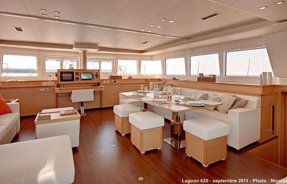 Catamaran Lagoon-Bénéteau Lagoon 620 - 6 + 2 cab. 18.9m