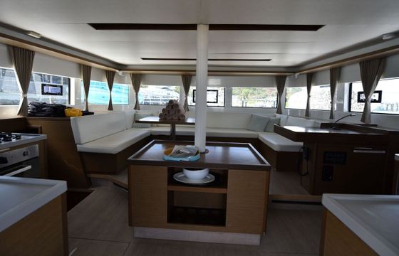 Catamaran Rorbertson &amp; Caine Leopard 46 with A/C 14.13m