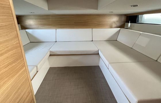 Motorboat De Antonio DAntonio 42 300hp