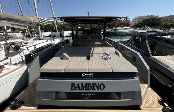 Motorboat De Antonio DAntonio 42 300hp