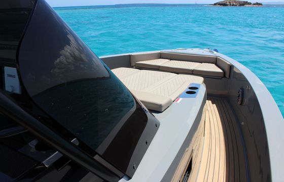 Motorboat De Antonio DAntonio 42 300hp