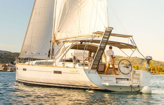 Sailboat Beneteau Oceanis 45 13m