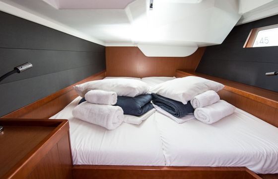 Sailboat Beneteau Oceanis 45 13m