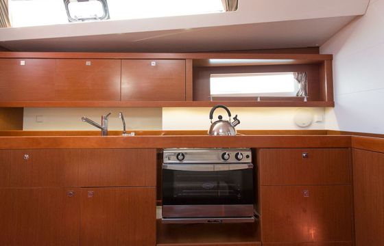 Sailboat Beneteau Oceanis 45 13m