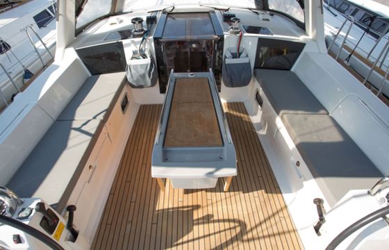 Sailboat Beneteau Oceanis 45 13m