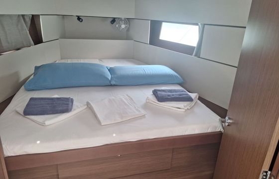 Sailboat Oceanis 38.1 11m