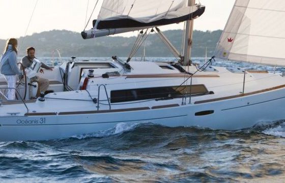 Sailboat OCEANIS 31 (2 CAB) 9m